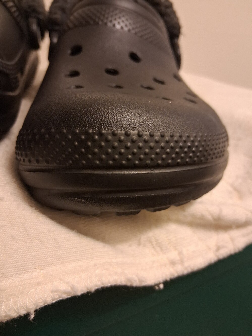Crocs Womens Classic Lined Clog - Black Size Mens 7, Womens 9 - Picture 13 of 16